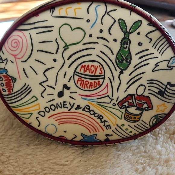 NWOT Rare Dooney & Bourke North/South Cindy Macy's Parade Collectible Tote ๐๐ฅ - Picture 12 of 17